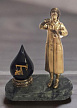 Бронзовая статуэтка "Химик нефтяной промышленности"